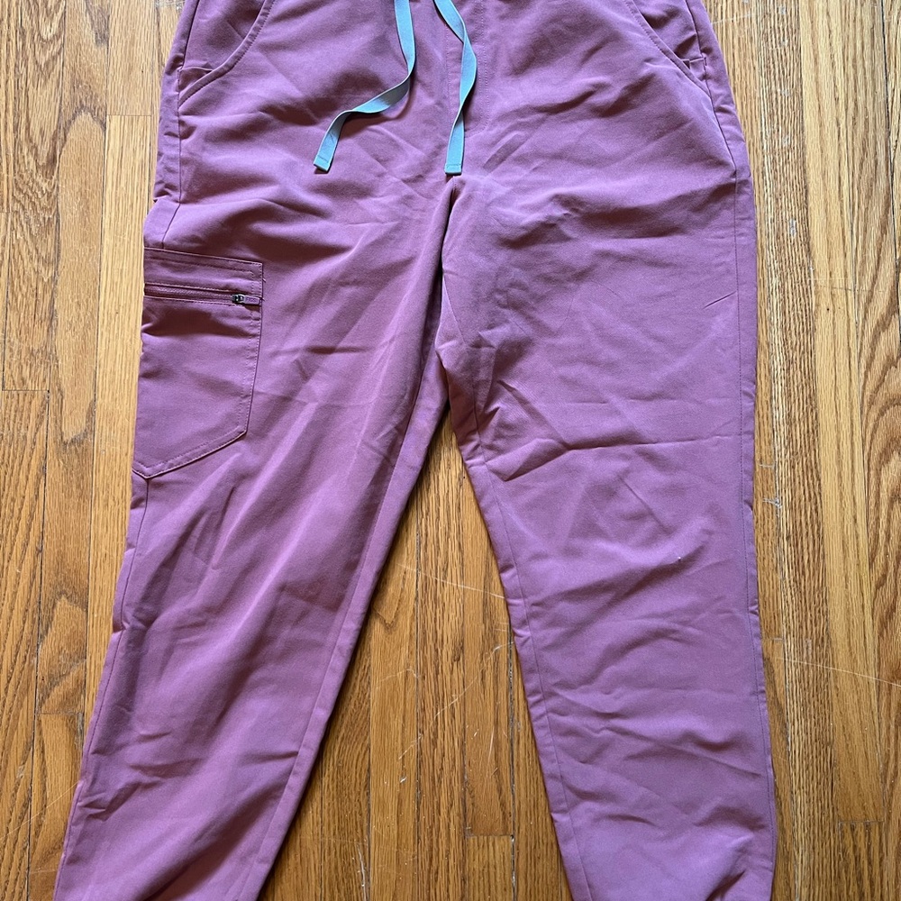 Figs Technical Collection in Mauve/ Dusty Rose w/ Grey Tie